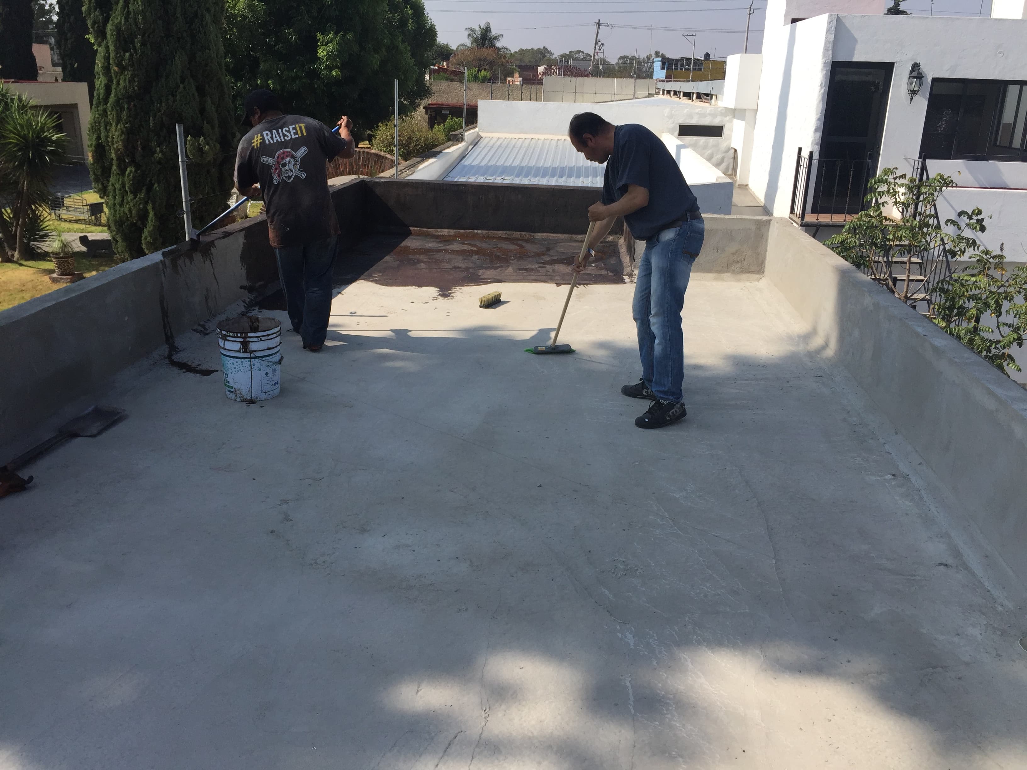 Equipo SINGO preparando azotea